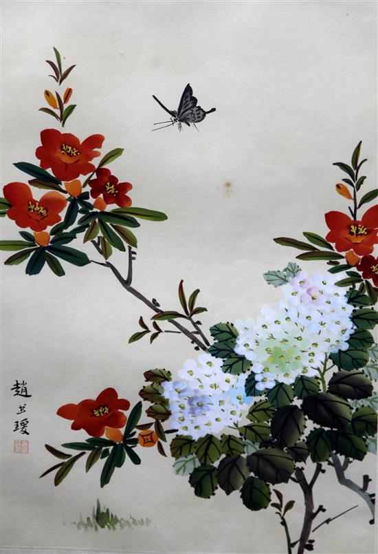 A pair of Chinese paintings on silk, 20th century, 53 x 32.5cm